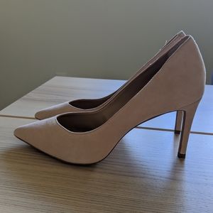 Banana Republic Madison 12-Hour Pump